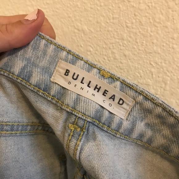 Bullhead Distressed Mom Short - Picture 5 of 7